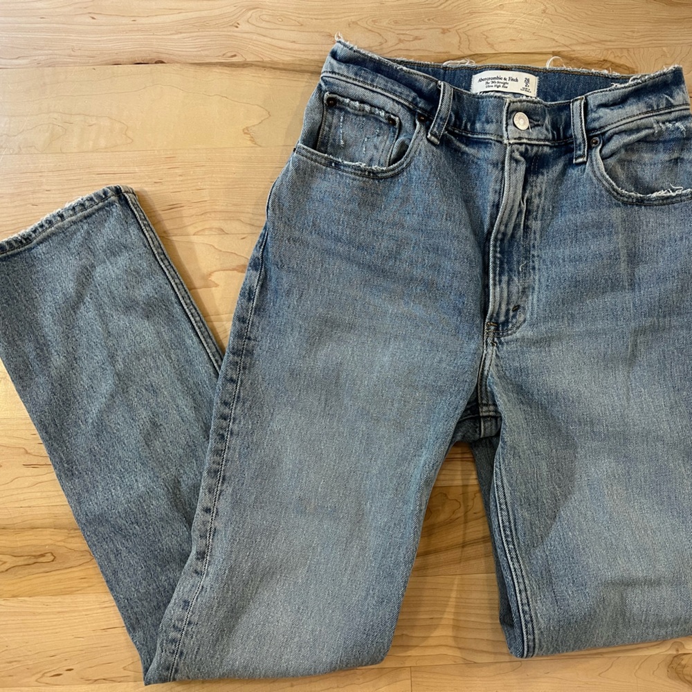 Abercrombie Ultra High Rise 90’s Straight Jean with Ankle Slit